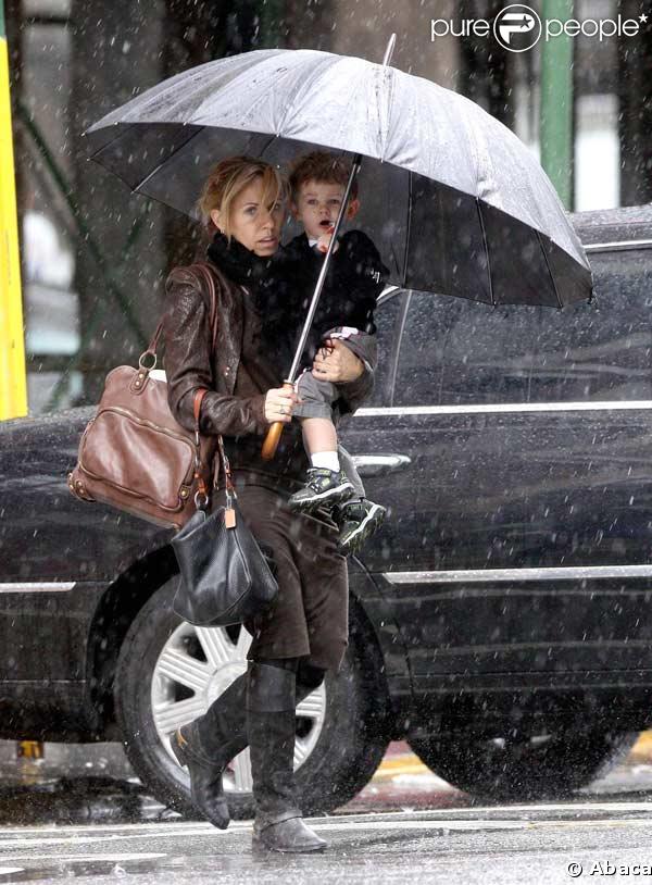 202674-sheryl-crow-et-son-fils-wyatt-steven-a-637x0-2.jpg