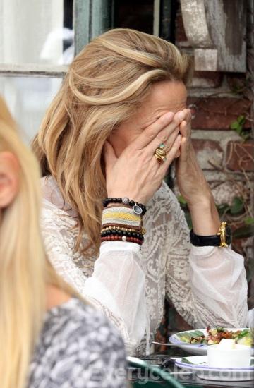 Sheryl-Crow-had-lunch-with-a-lady-friend.jpeg